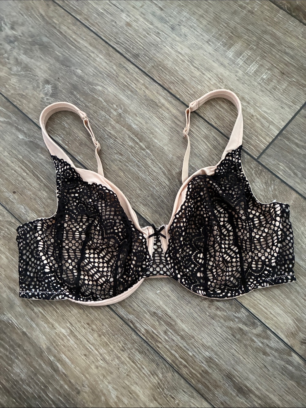 Cacique modern linear lace Bra size 40DD